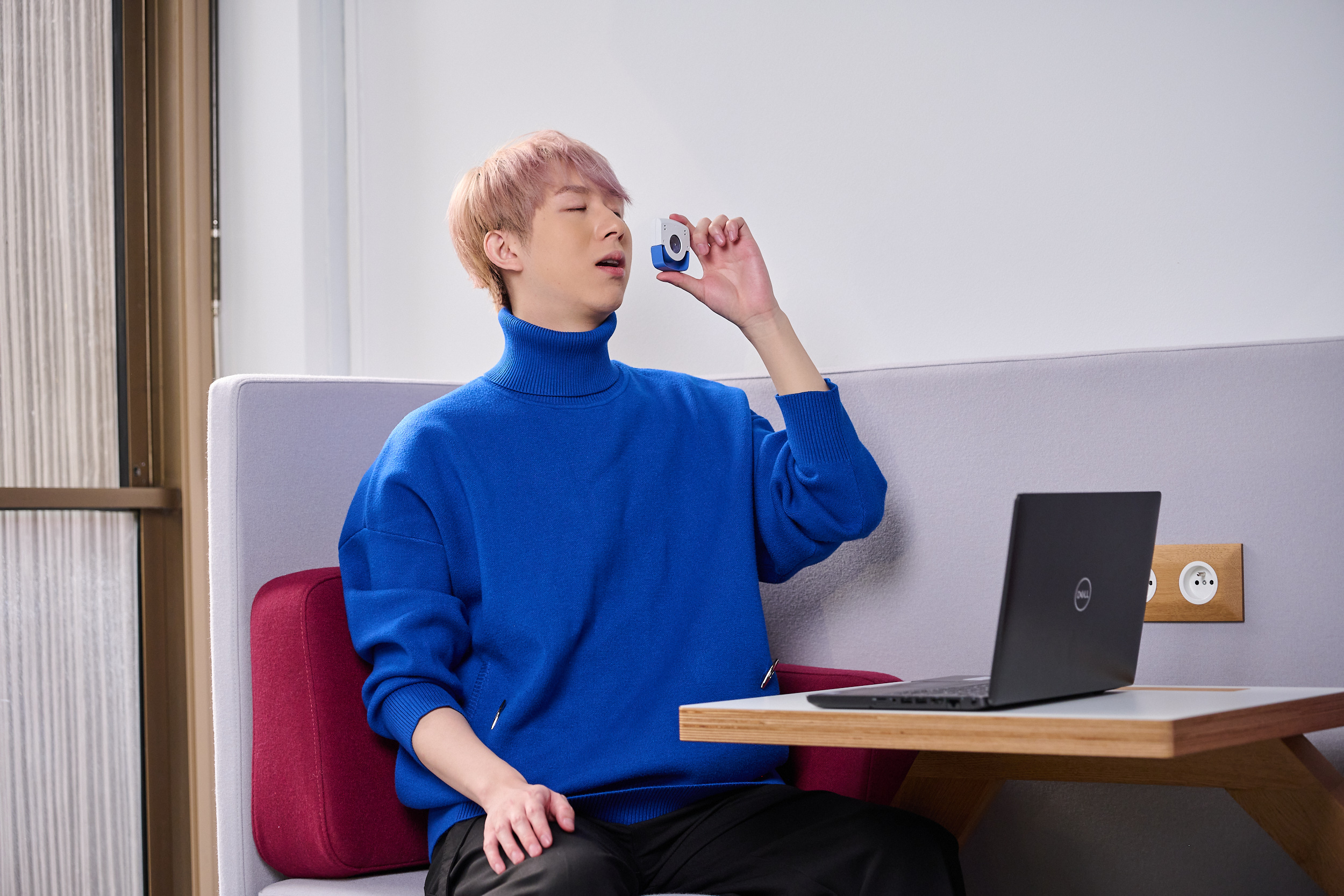 Aptar-inhaler-mouth-man-blue-sweater.jpg
