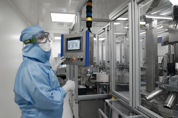 Operation of a Rigid Needle Shield fully automated assembly machine in an ISO classified cleanroom to ensure reproducibility and cleanliness