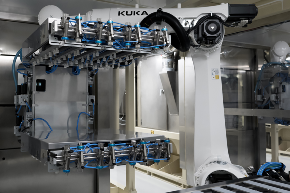 Vial stoppers manufactured in a clean room with advanced robotization to ensure quality and limit the risk of particulate contamination