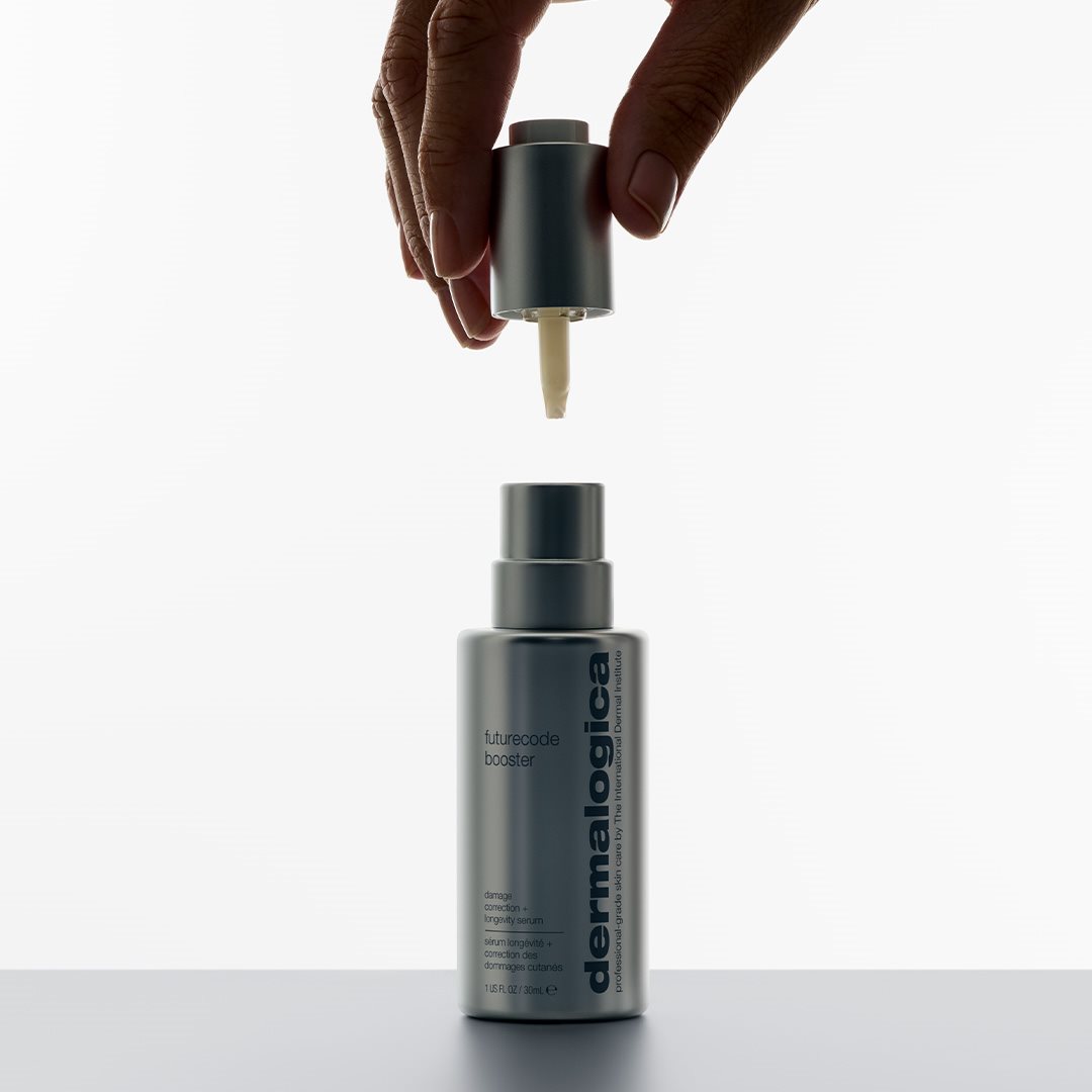 Aptar-Beauty-FutureCode-Booster-In-Use-Open-Hand.jpg